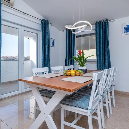 Lovely In Vodnjan With Kitchen 아파트