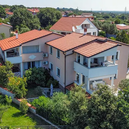 Apartament Lovely In Vodnjan With Kitchen *