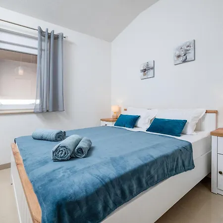 Apartmán Lovely In Vodnjan With Kitchen Mednjan